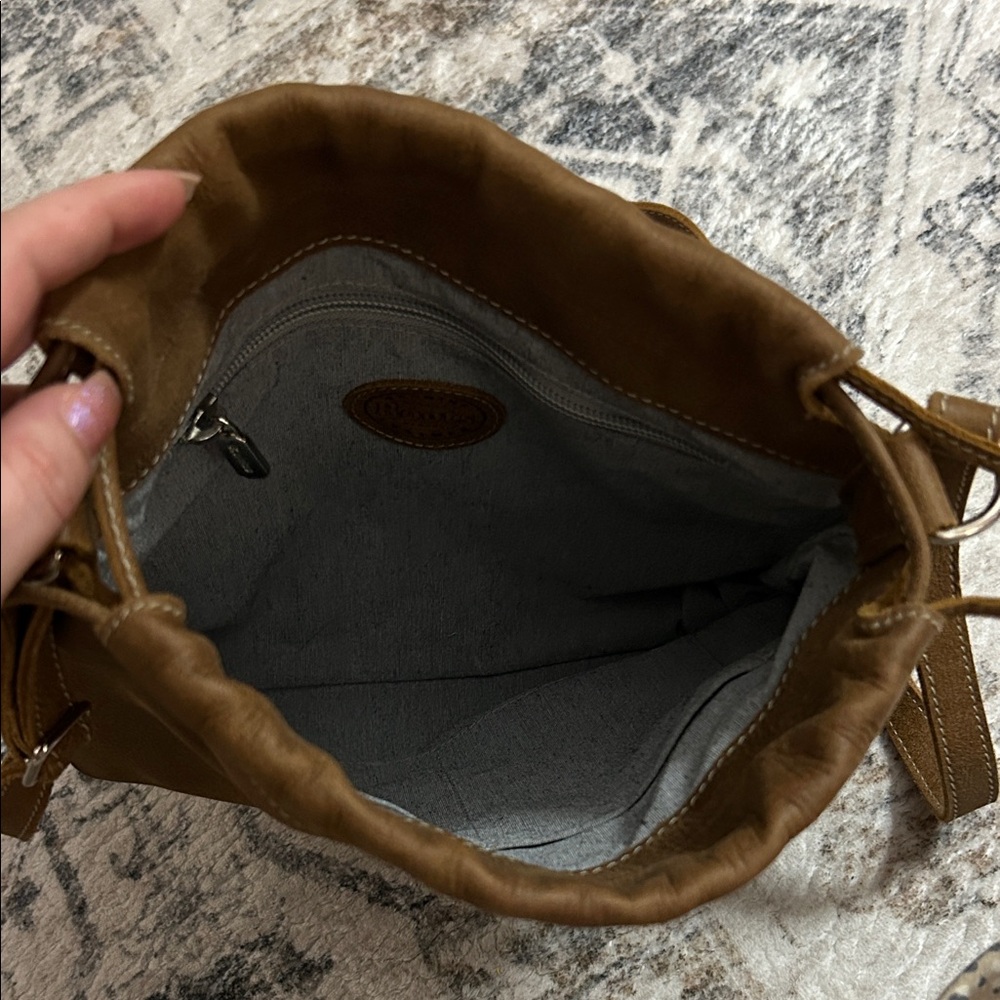 Roots Tan/Brown Leather Crossbody Bag - Picture 5 of 6